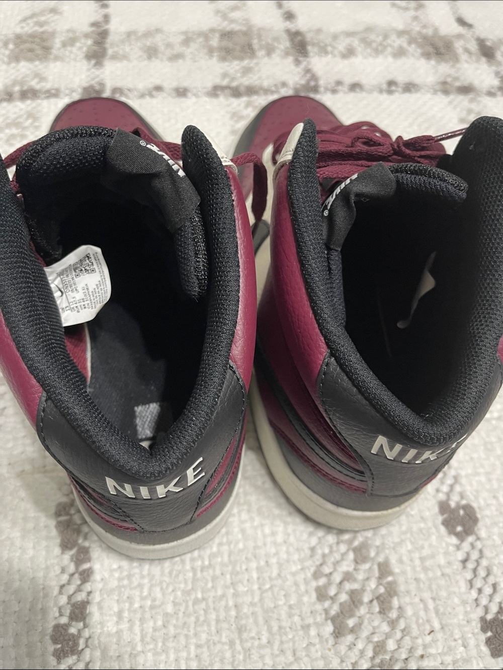 Nike Air Jordan 1 Mid - Picture 5 of 5
